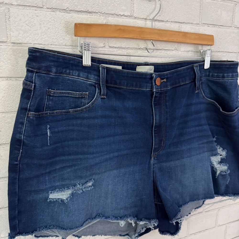 UNIVERSAL THREAD Women's Distressed Blue Denim Shorts - Picture 2 of 6